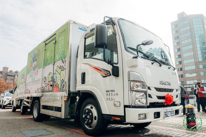 桃園--市不動產公會捐贈冷凍冷藏廂型貨車...